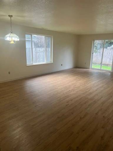 Main picture of 636 SW Larch Rd