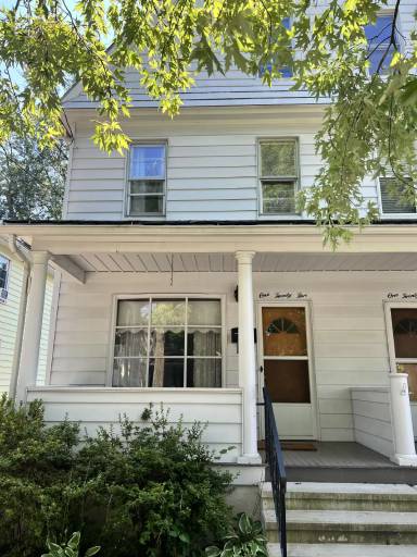 Main picture of 125 E Bennett St