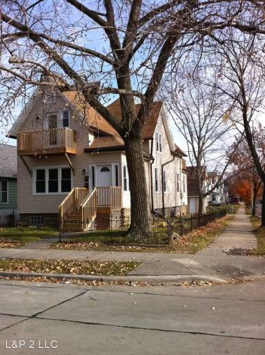 Main picture of 2438 S Howell Ave