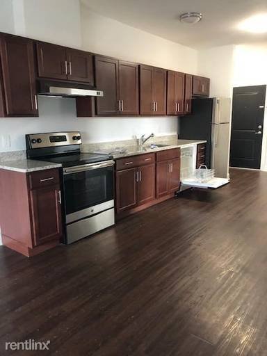 Main picture of 747 Grand St