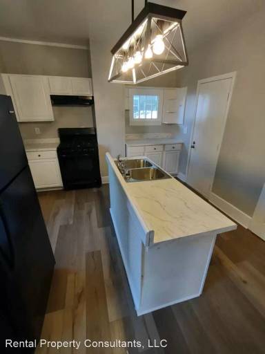 Main picture of 1041 Wealthy St SE