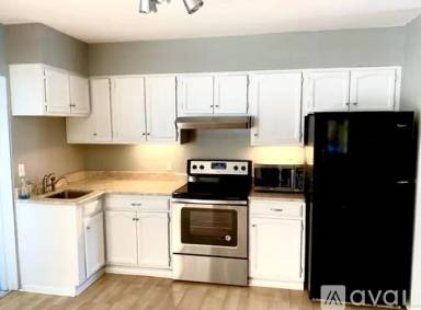 Main picture of 917 W Flower St