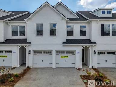 Main picture of 605 Club View Way