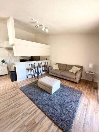 Main picture of 28 Pineridge Ct