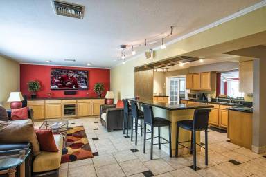 Main picture of 4406 N Dromedary Rd