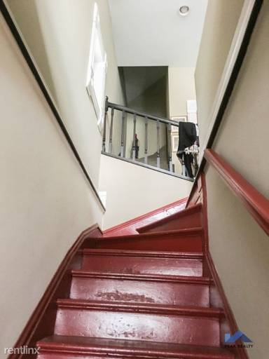 Main picture of 2016 W Wabansia Ave