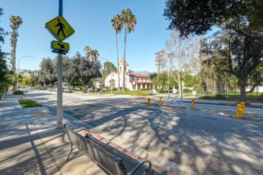 Main picture of 777 N Los Robles Ave