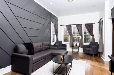 Main picture of 2645 N Ridgeway Ave