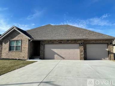 Main picture of 681 N Montego St