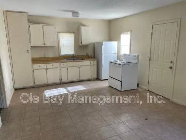 Main picture of 400 Hall Ave