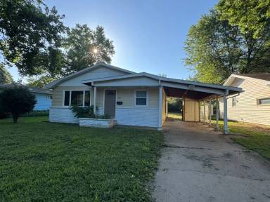 Main picture of 702 N Lone Pine Ave