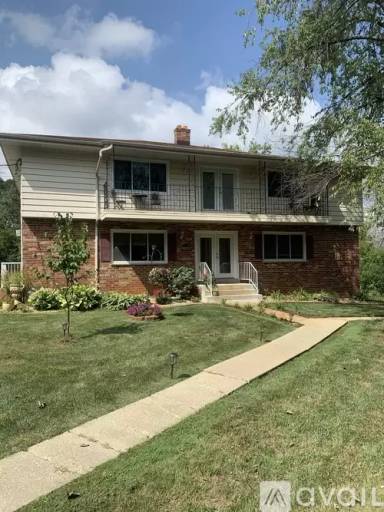 Main picture of 18040 Hoffman Ave