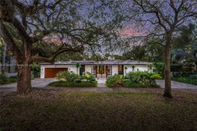 Main picture of 2415 San Domingo St
