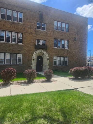 Main picture of 3066 N 49th St