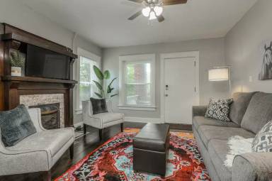 Main picture of 2710 Holmes St