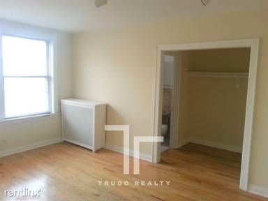 Main picture of 739 W Belmont Ave