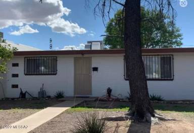 Main picture of 1322 E Louisiana Dr