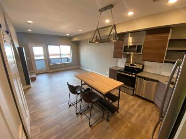 Main picture of 610 E 8th Ave
