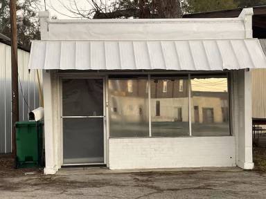 Main picture of 300 E Hill Ave