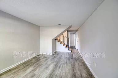 Main picture of 8 Hawthorne Pl