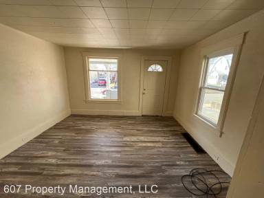Main picture of 71 Crocker Ave