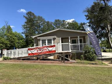 Main picture of 916 Highway 16 E