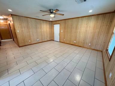 Main picture of 633 Simmons St