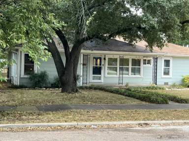 Main picture of 1000 E Walnut St