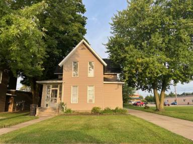 Main picture of 40 N Elm St