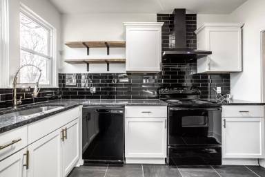 Main picture of 2935 Ruckle St