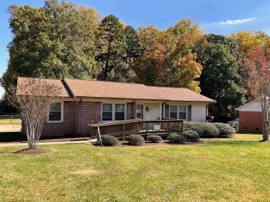 Main picture of 932 Ridgeway Dr
