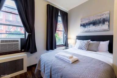 Main picture of 176 Bleecker St