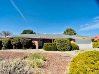 Main picture of 4707 Larchmont Dr NE