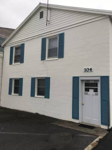 Main picture of 106 E Washington St