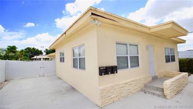 Main picture of 10945 SW 7th St