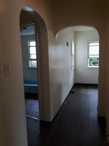 Main picture of 914 W 2nd St