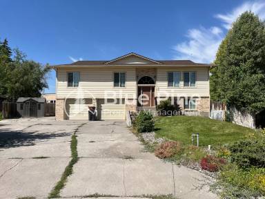 Main picture of 395 Hemlock Cir