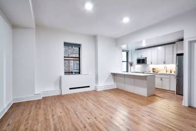 Main picture of 52 W 34th St