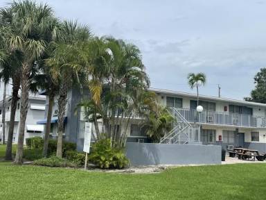 Main picture of 1605 NE 126th St