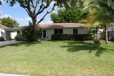 Main picture of 2631 NE 19th St