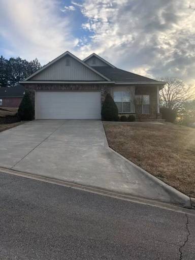 Main picture of 106 Lakeview Ct