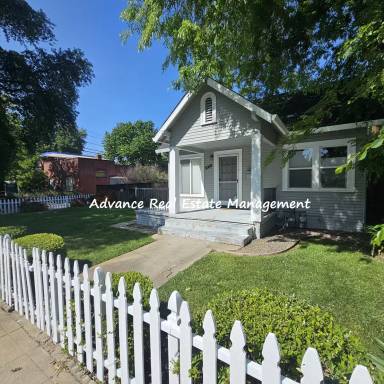 Main picture of 3008 Franklin Blvd