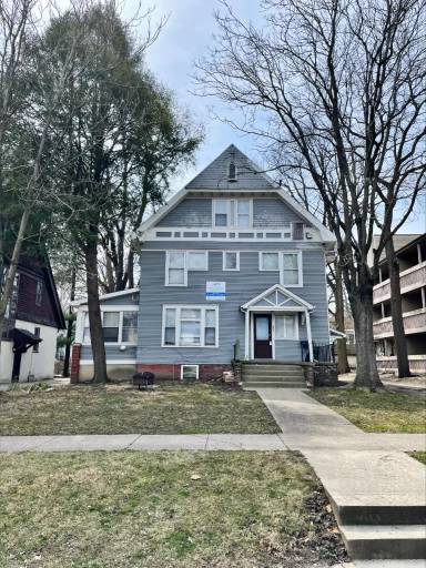 Main picture of 801 W Oregon St