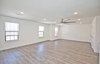 Main picture of 2707 SW Livingston Sq