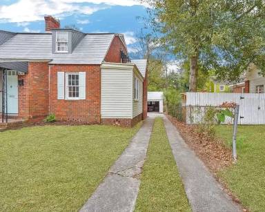 Main picture of 1403 E 51st St
