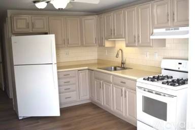 Main picture of 43 Moshier St