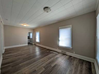 Main picture of 2634 E Walnut St