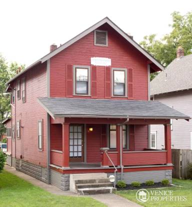 Main picture of 103 W Norwich Ave