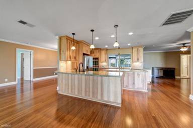 Main picture of 10740 SW 61st St