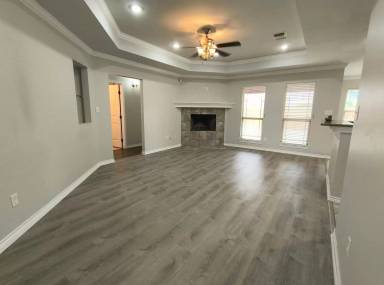 Main picture of 50 Tracie Trl